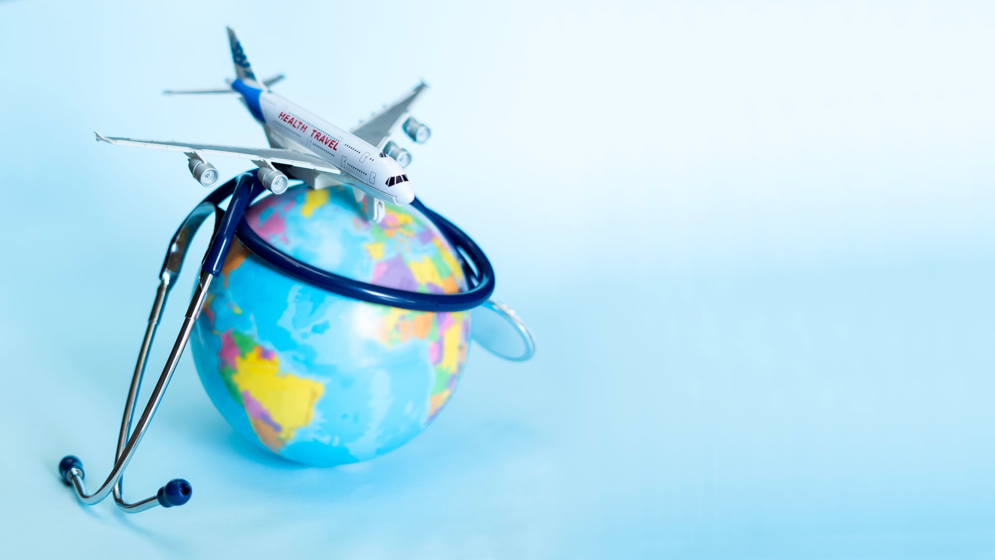 En satellitt som flyr over en globus