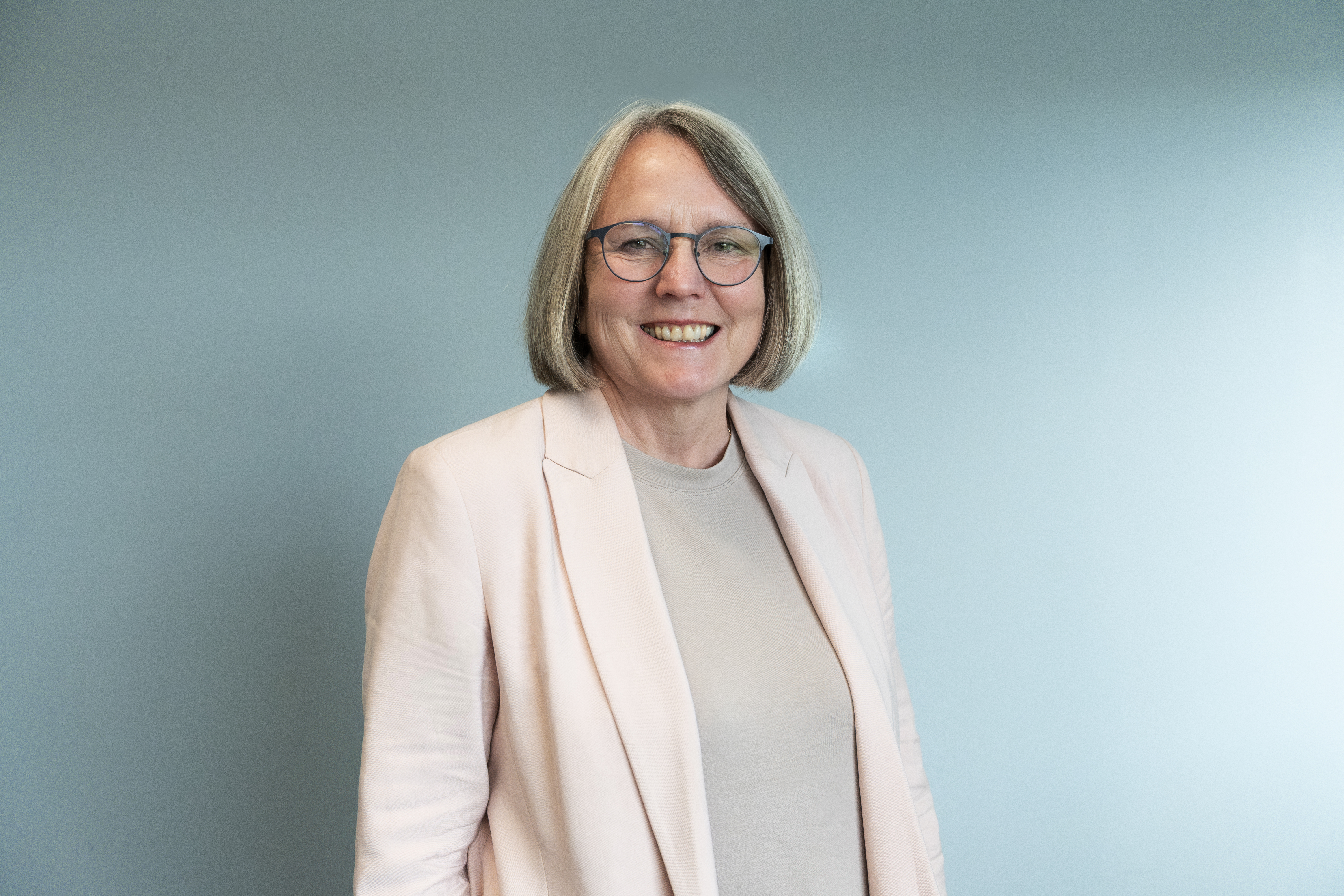 Siri Berg smiler mot kamera.