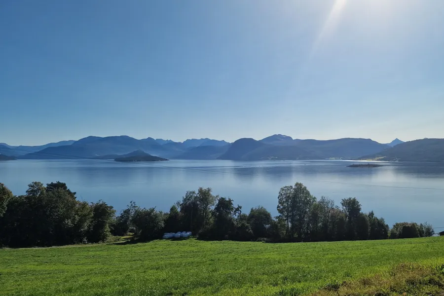 Fjord i Tingvoll, kulturlandskap og fjell