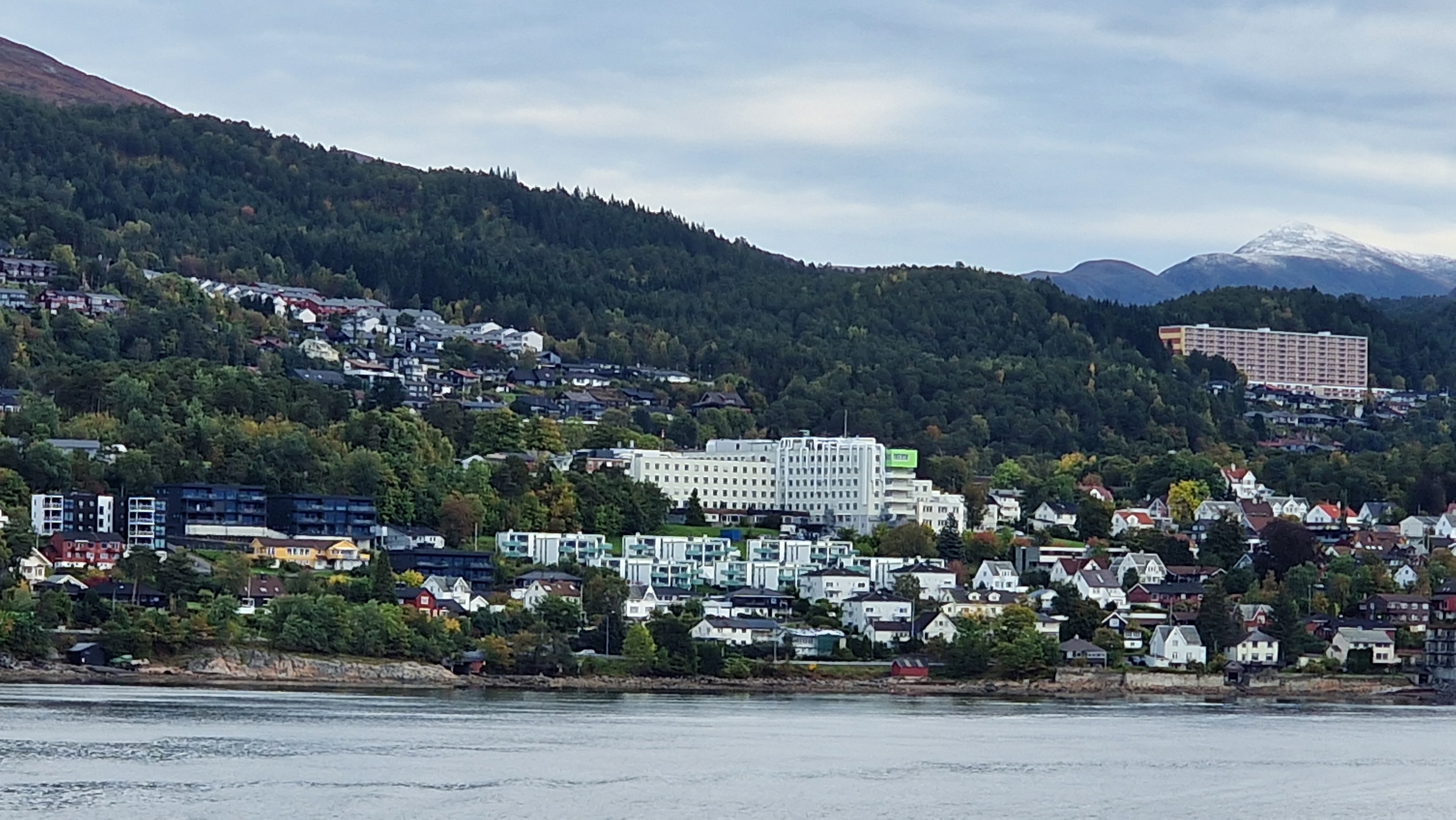 Molde sykehus sett fra fjorden