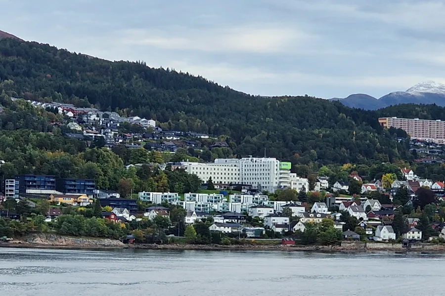Molde sykehus sett fra fjorden